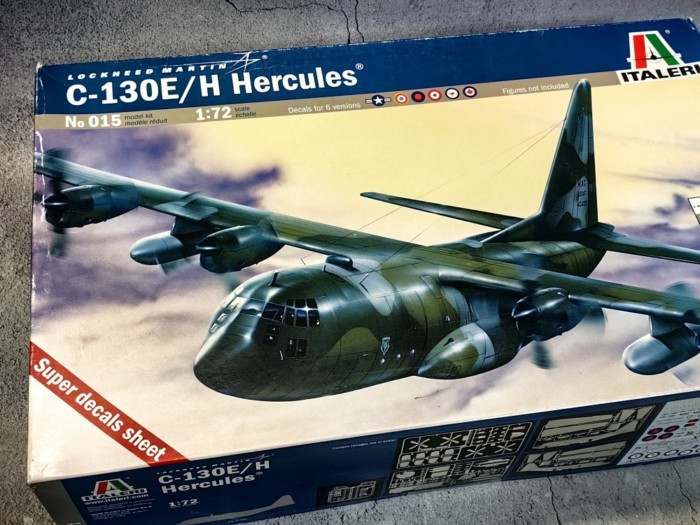 ITALERI 172 C-130E/H Hercules Hercules เครื่องบินขนส่งประกอบเครื่องบินรุ่น