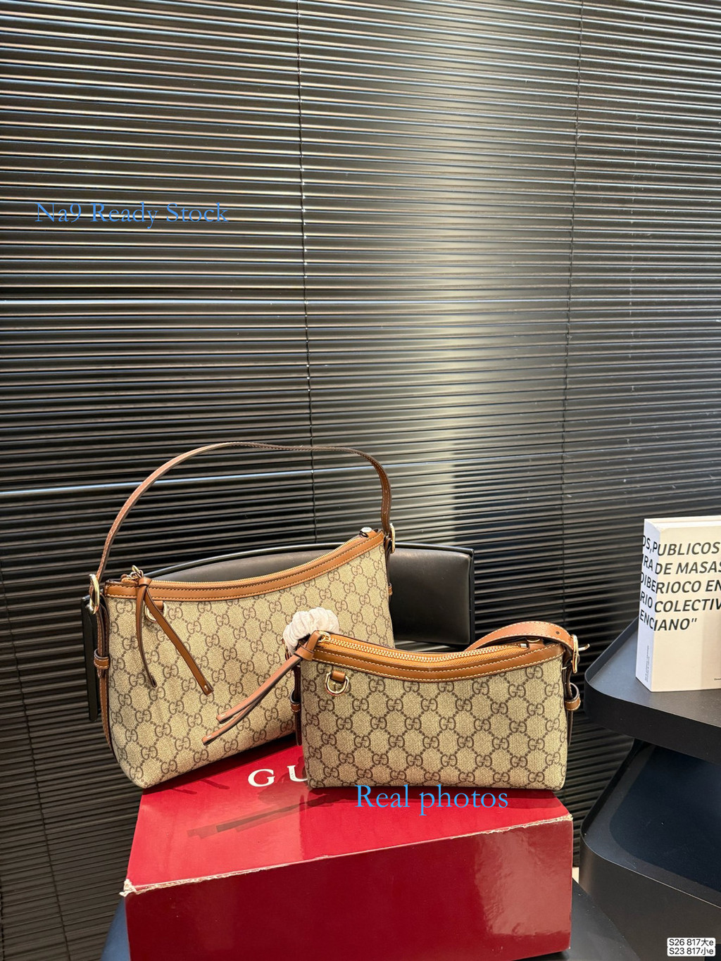 กระเป๋าพับได้ ขนาด 29x18cm และ 22x13cm ในกล่อง สะดวกในการถือ สะพาย หรือนำไปด้วย