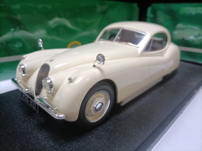 Cult 1 18 Jaguar Two-Door Classic Sports Car Model Jaguar XK120 FHC 1954 British White