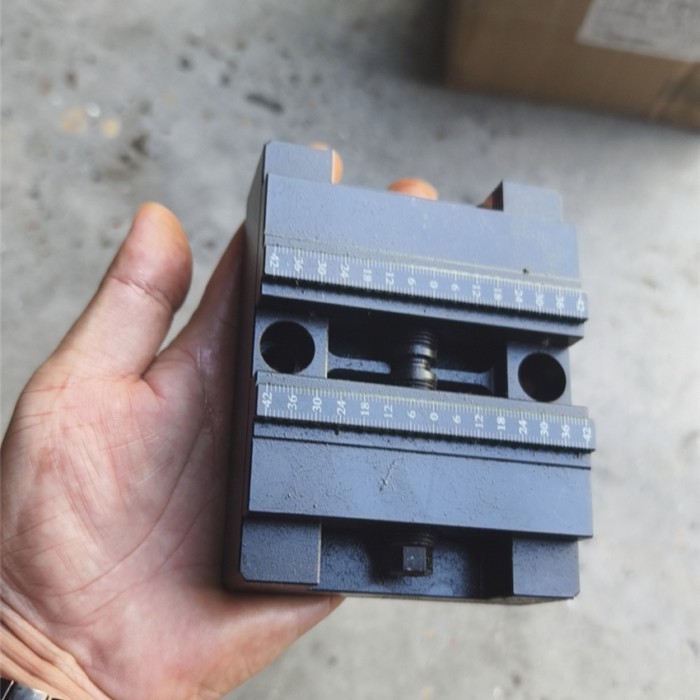 H90-L50/H90-10-100/H90-10-100L 5-axis CNC Machining Center Self-centering Vises Concentric Precisio