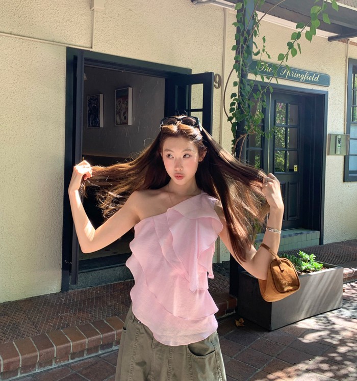 Shanmieleng หนึ่งไหล่เสื้อสายเดี่ยวสั้น ทำจากลิยอคелล์และลินินหลาย겹 สำหรับผู้หญิง