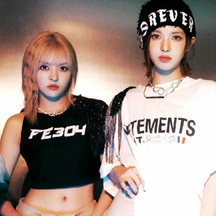 ♞Kpop NMIXX Fe3O4 LILY HAEWON SULLYOON BAE JIWOO KYUJIN ลูกเรือคอผ้าฝ้าย T