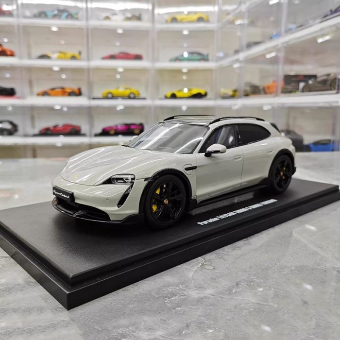 GT Spirit 1: 18 Porsche Porsche Taycan Turbo S 2022 โมเดลรถ