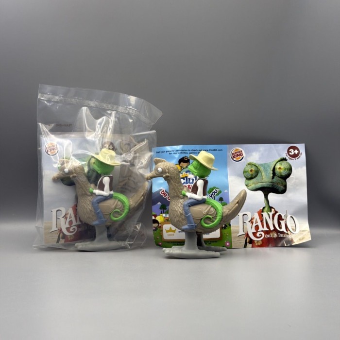 🔥【ของแท้ 100%】Burger King x Rango ตุ๊กตา Rango คาวบอยขี่แร้ง สภาพใหม่ยังไม่แกะซีล หายากมาก! 🦎🤠✨