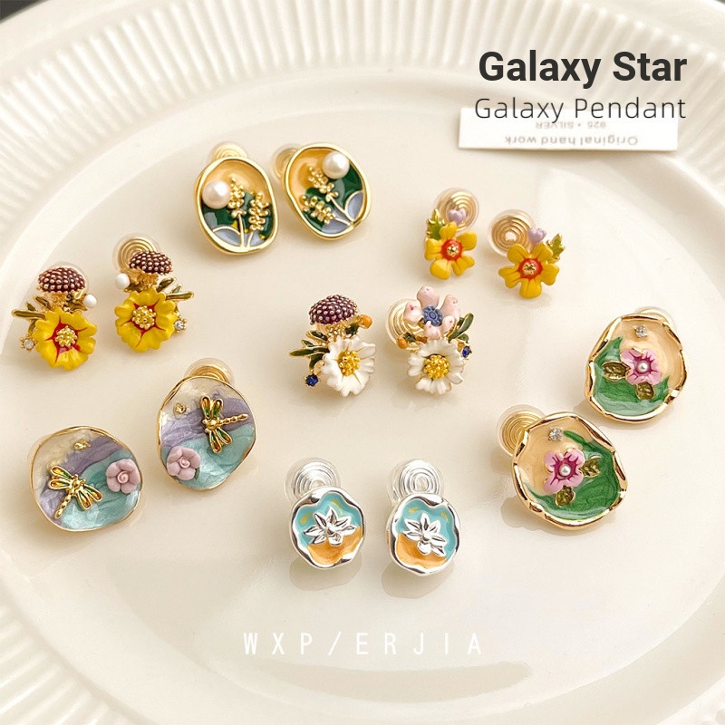 [จี้ Galaxy Star] ภาพวาดสีน้ํามันรู้สึกจริง Gold-Plated ยุง Coil แผ่นหูคลิปเคลือบหยดภาษาฝรั่งเศสคํา Elegant ดอกไม้ High-End Feel Non-Pierc