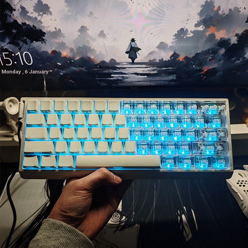 ปุ่มกดเกม ปุ่มกดสําหรับเล่นเกม ปุ่มกด ace68 สีขาวโปร่งใสด้านข้างแกะสลักปุ่มกด PBT Love Heart เหมาะสํ