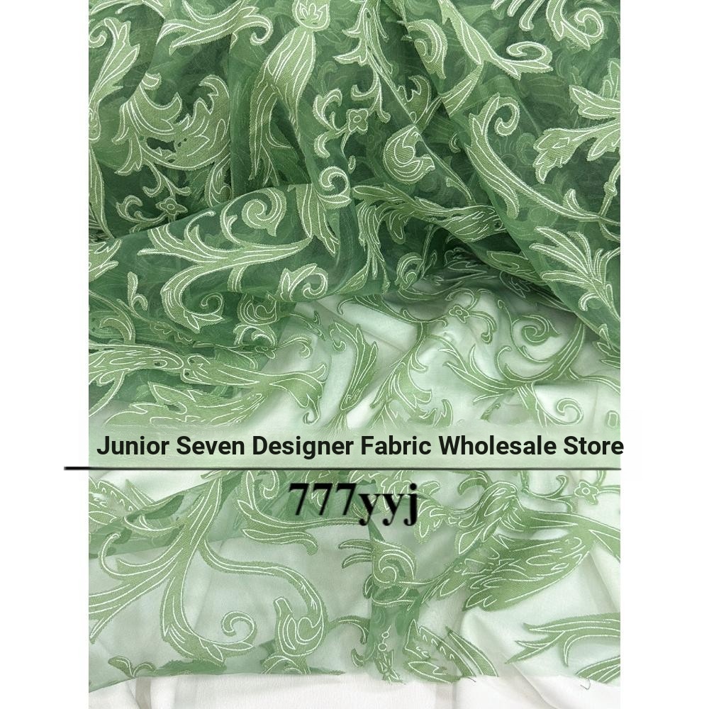 777yj Niche Profile กึ่งโปร่งใสสีเขียว Jacquard Organza ผ้าชุดแต่งงานครีมกันแดดเสื้อผ้า Jumpsuit กระ