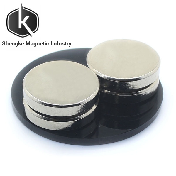 D30 * 8 NdFeB แม่เหล็กความแข็งแรงสูงไฟ LED คอลัมน์แม่เหล็กนิกเกิล-Plated ดูดที่แข็งแกร่ง D30 x