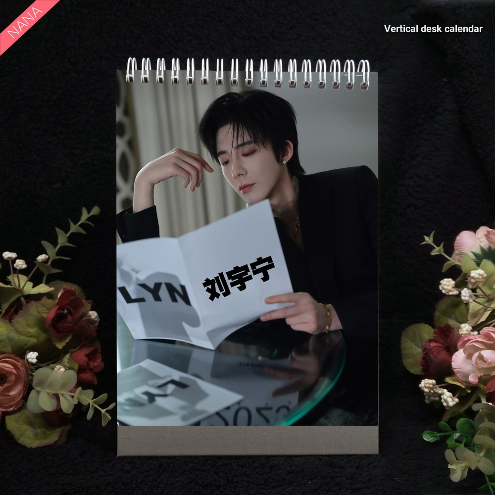 Liu Yuning 2026 ปฏิทินตั้งโต๊ะรุ่นแนวตั้ง 27 ซม. Modern Brothers Liu Yuning ปฏิทิน