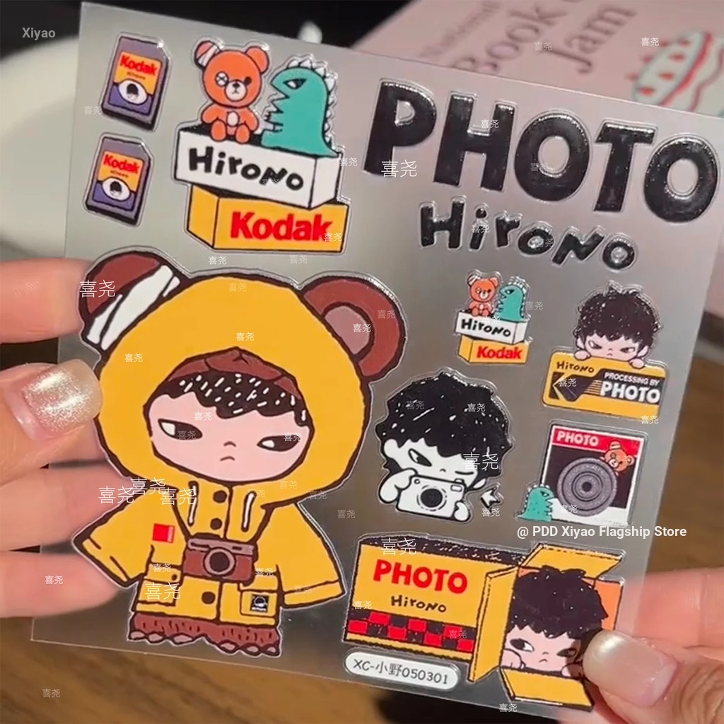 POP MART ช่างภาพ hirono สติกเกอร์กันน้ํา diy คู่มือโทรศัพท์มือถือกล้องชาร์จสมบัติสติกเกอร์ตกแต่งคอมพิวเตอร์