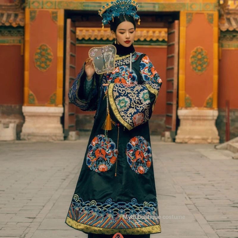 เครื่องแต่งกายโบราณราชวงศ์ชิง เจิ้น ยัน ถ้า ราชินี ชุดภาพร่างพระราชวังต้องห้ามธง