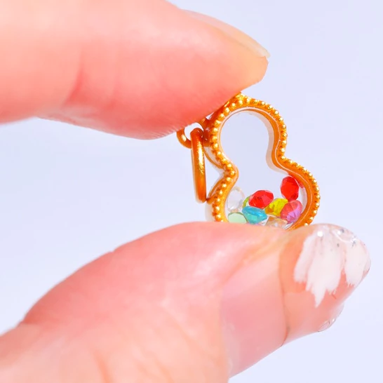สร้อยข้อมือจี้น้ำเต้าประดับเพชร สีทอง thumbnail 5