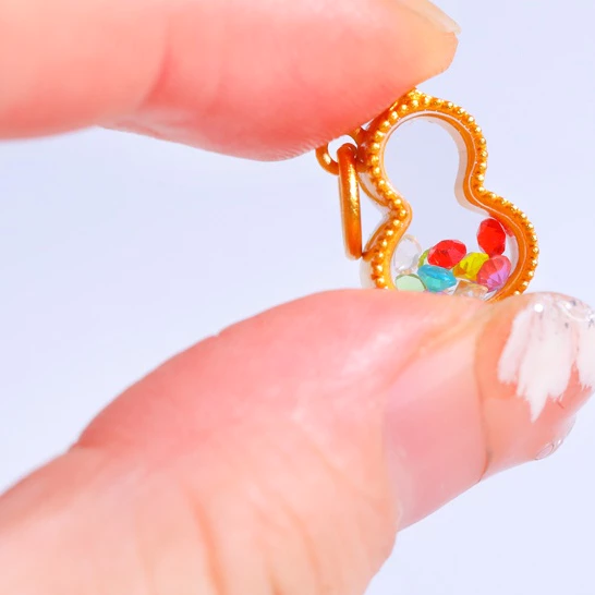 สร้อยข้อมือจี้น้ำเต้าประดับเพชร สีทอง thumbnail 9