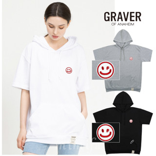 [GRAVER] &lt;UNISEX&gt; เสื้อยืดแขนสั้น มีฮู้ด ปักลายหน้ายิ้ม สีแดง