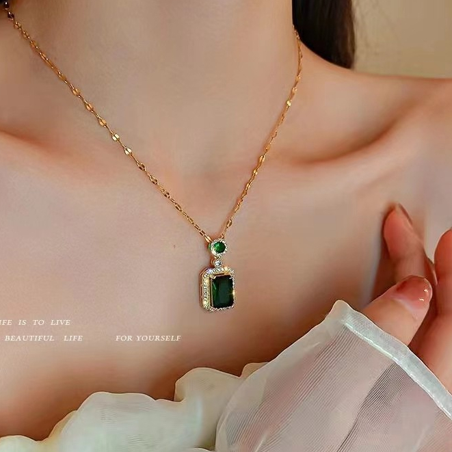 จี้สร้อยคอ ประดับเพทาย สีแดง สีเขียว คุณภาพสูง สําหรับผู้หญิง ปีใหม่ 2022