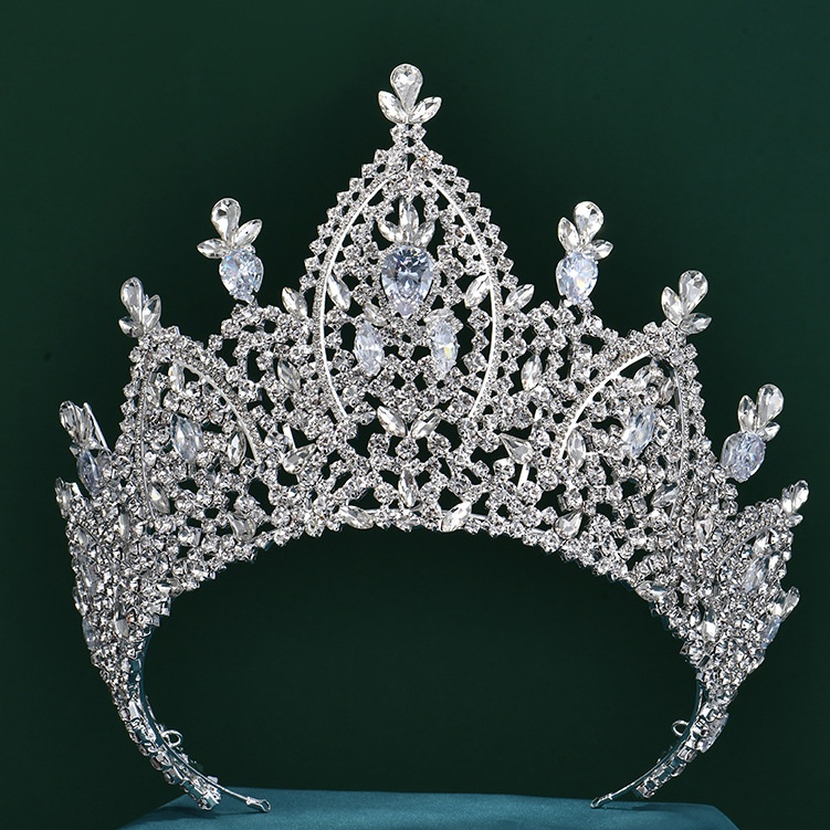 Headpieces, Tiaras & Flower Crowns 1111 บาท มงกุฎคริสตัลอัลลอย ประดับเพทาย หรูหรา หลากสี เครื่องประดับ สําหรับเจ้าสาว งานแต่งงาน Fashion Accessories