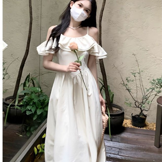 [สินค้าใหม่พร้อมส่ง] Dress เดรสยาวสีขาวไหล่เดียวสไตล์ฝรั่งเศส เดรสระบายเอวระบายเล็ก ดีไซน์สไตล์สุภาพ กระโปรงยาวปานกลาง เดรสระบายสีขาวเปิดไหล่