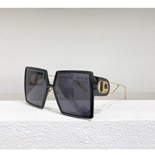 30 MONTAIGNE BLACK SQUARE SUNGLASSES - N0 SLING AND BOX