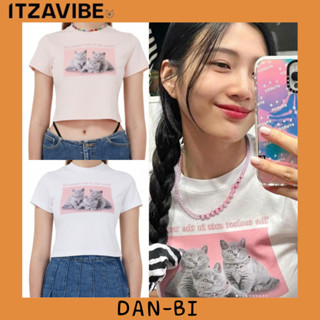 [ITZAVIBE] เสื้อยืดครอป ลายแมวสามตัว สีขาว สีชมพู XS / S [BLACKPINK_LISA REDVELVET_JOY] / สไตล์เกาหลี เสื้อผ้าผู้หญิง