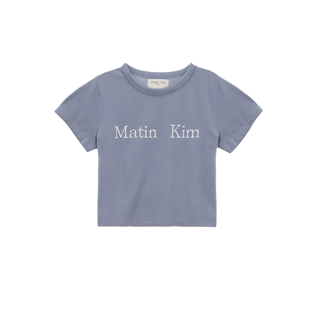[MATIN Kim] เสื้อครอป โลโก้มาติน สีฟ้าควันบุหรี่