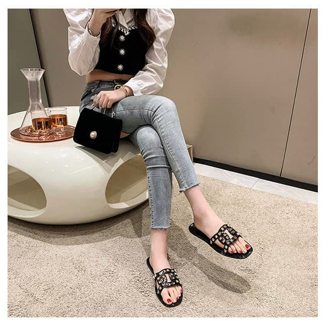 ️S06 SLIPPER STUD***