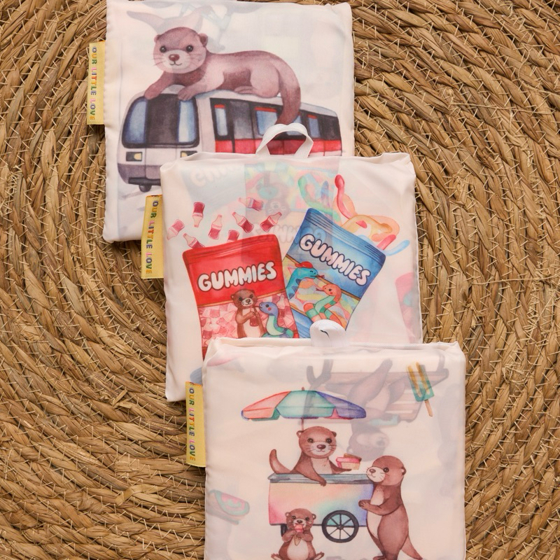 [ใหม่] Exclusive Designer Recycle Shopping Bag – Iconic Otter "Otters in Town" Series Grocery Bag Re