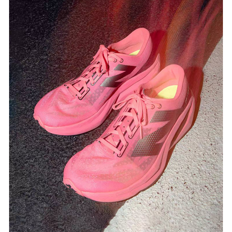 New Balance FuelCell Rebel v4 Ultra Pink