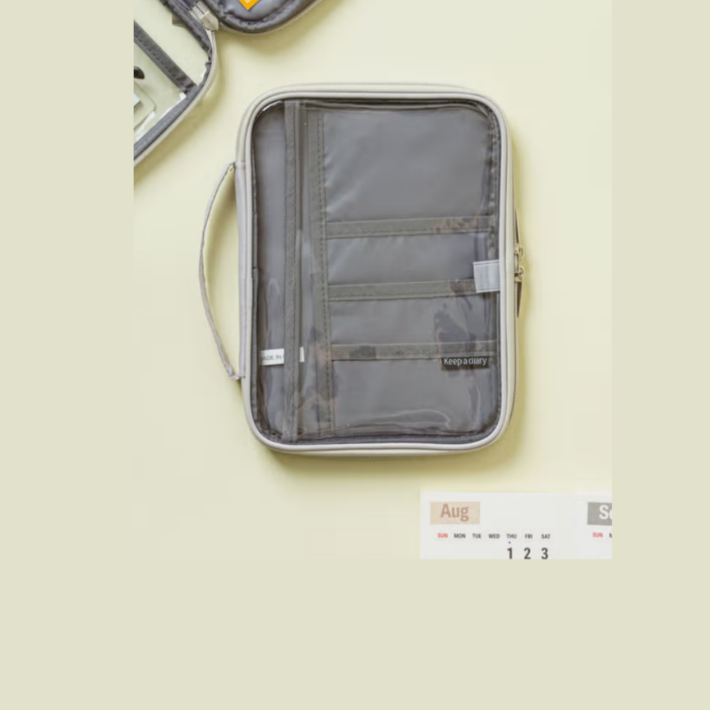 [Daiso] Transparent Cover book Pouch/ องค์กรหนังสือ