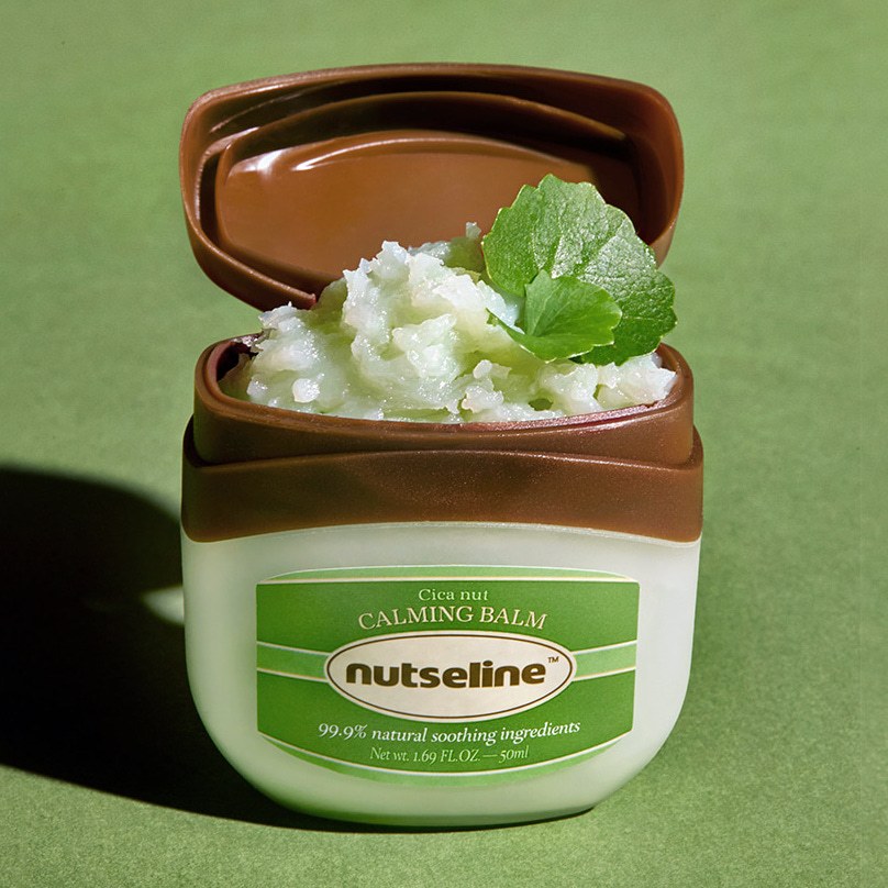 NUTSELINE Cica Nut Calming Balm 50ml บาล์มใบบัวบก ลดรอยแดง ปลอบประโลมผิวไหม้แดด อ่อนโยน ใช้ได้ทั้งครอบครัว สกินแคร์เกาหลี ราคา ถูกที่สุด ดีลบีเคเค แกลเลอรีภาพที่ 2