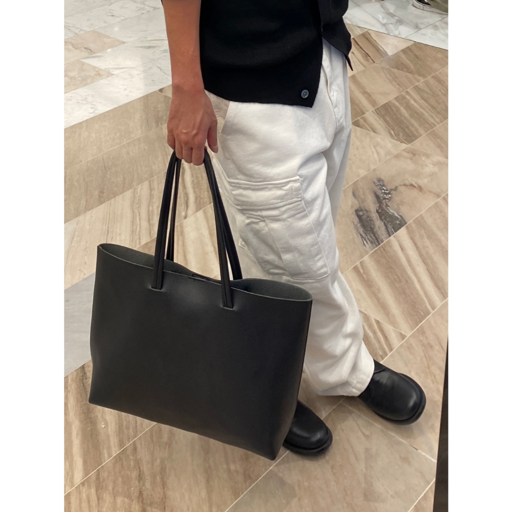 [DAYSOME]กระเป๋าสะพายหนังสีดํา