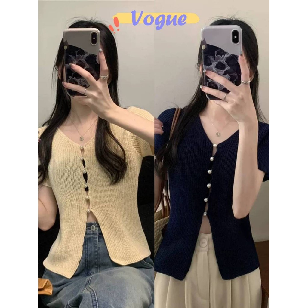 Vogue🌟พร้อมส่ง🌟 เสื้อไหมพรมแขนสั้น คอกลม ดีเทลกระดุมเว้าด้านหน้า (J051)
