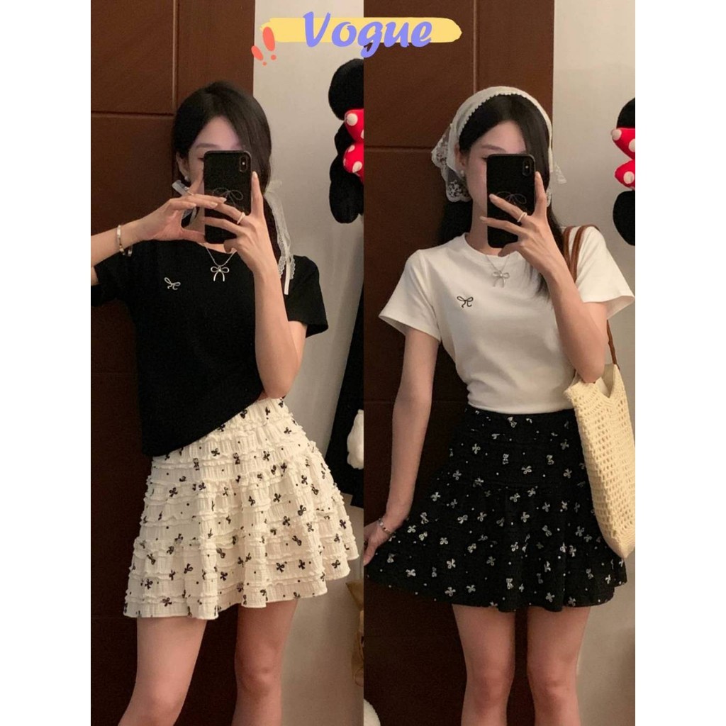 Vogue🌟พร้อมส่ง🌟 กระโปรงขาสั้น เอวสม๊อค ดีเทลลายโบว์ทั้งตัว ขอบลูกไม้ (1059-G)