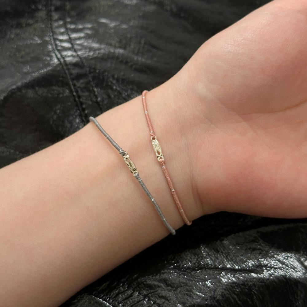 [CCNMADE] สร้อยข้อมือ แฮนด์เมด ด้ายอวยพรคู่ / มังกรเงิน (6 สี) - รูปที่ 3