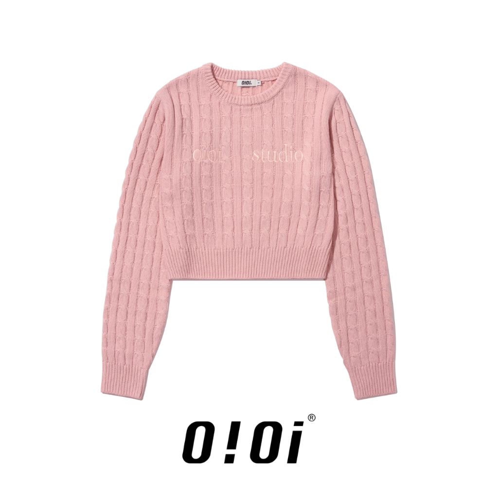 [OIC ] Oioi LAYERED LOGO CROP CABLE KNIT _OI1C2EKN11