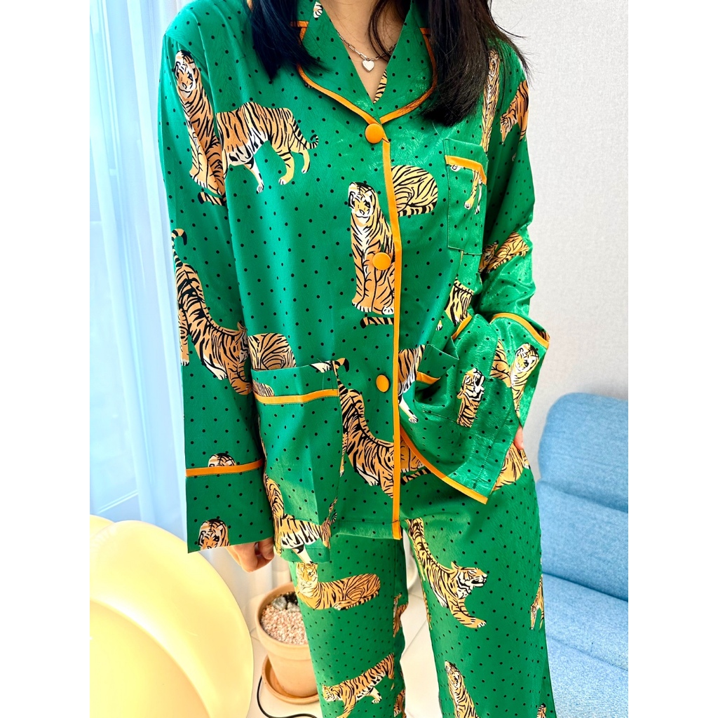 Green Tiger Silk Pajama Women ชุดนอนผ้าไหม & Homewear