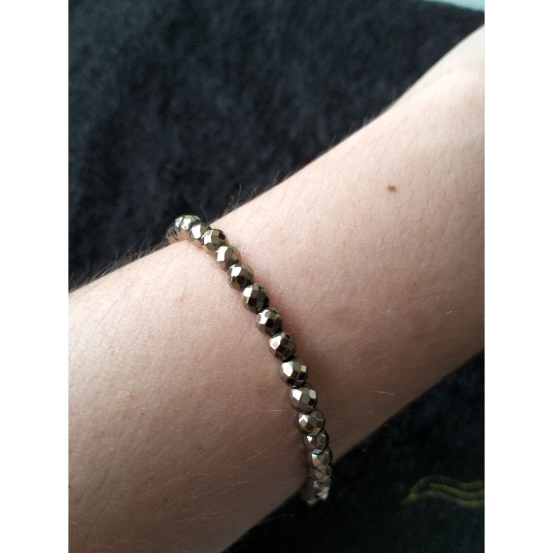 สร้อยข้อมือลูกปัดหน้า Petite Pyrite