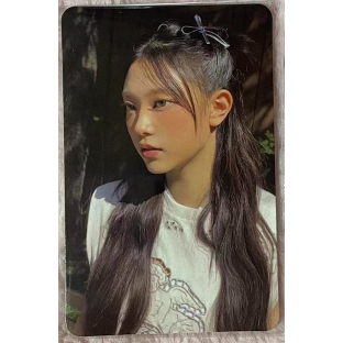 การ ์ ดภาพถ ่ าย HAERIN ของ SEASON ปี 2024