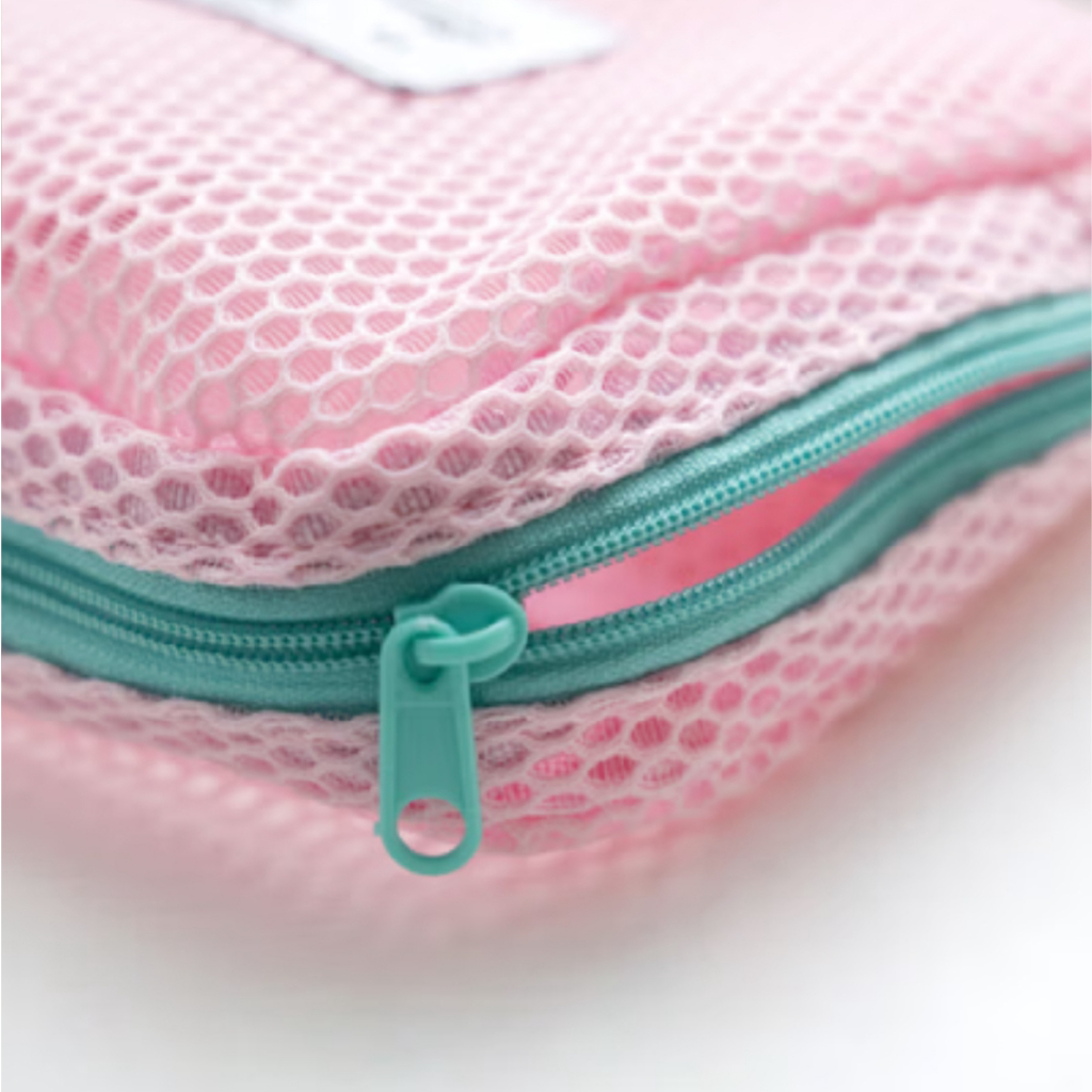 Daiso Korea Travel Mesh Square Pouch - สีชมพู