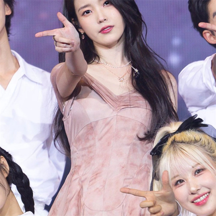 Korea [ ailelbie ] สร้อยคอชั้นนางฟ้าผีเสื้อ / IU & MIYEON หยิบแท้ 100%