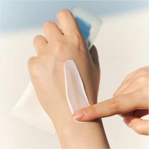 Skin1004 Madagascar Centella Hyalu-Cica Water-Fit Sun Serum SPF50+ PA++++ - รูปที่ 2