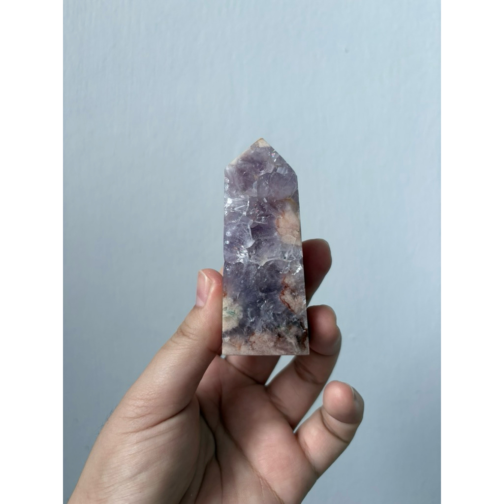 Obelisk Agate Flower Agate พร้อมกระเป๋าดิบและคําเคี้ยวในสวน