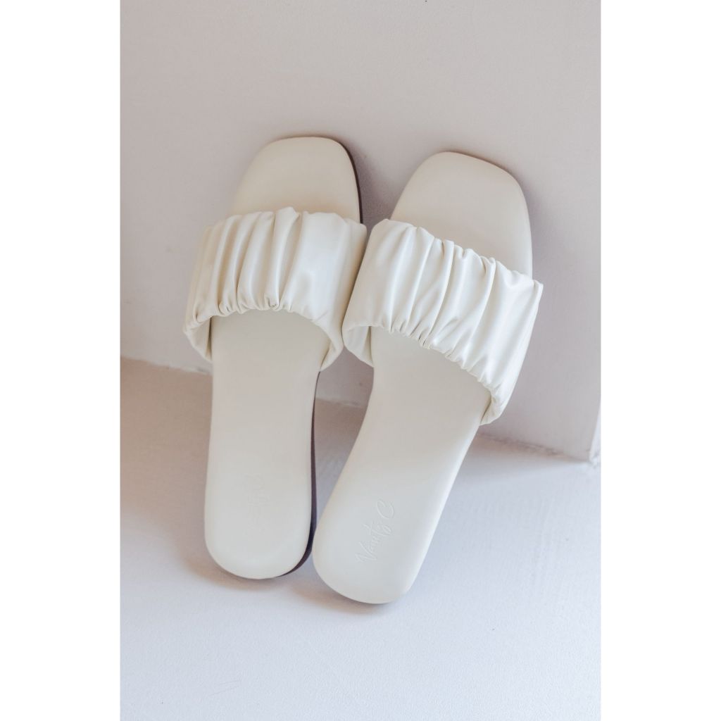 (PRE) RUFFLES SANDLES (ครีม/ดํา/KHAKI/MACHA)