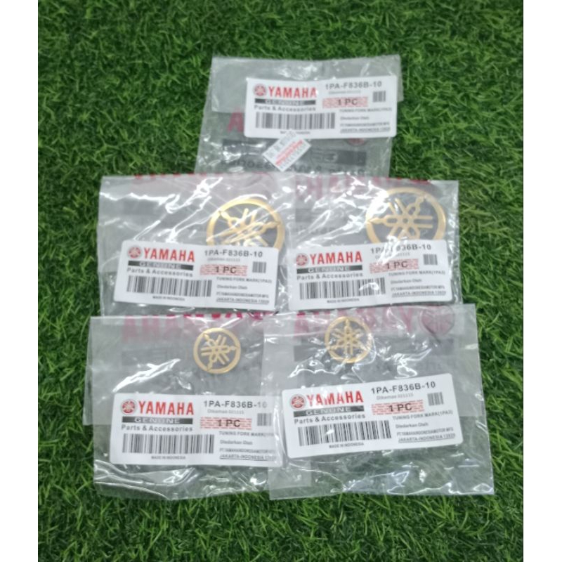 Yamaha Y15ZR Yamaha Emblem thai B17-E836B-20 ( 4 ชิ้น / 1 ชุด )