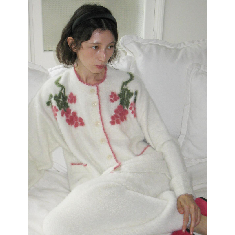 [SUZY Looks] SINOON คาร์ดิแกนขนองุ่นแฮนด์เมด - สีงาช้าง