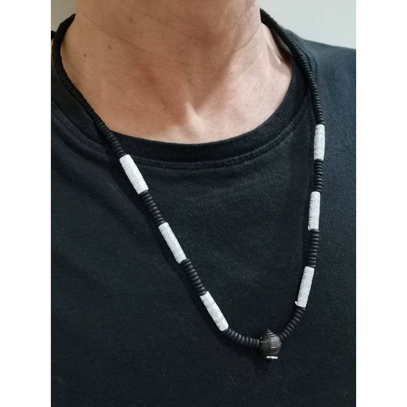 สร้อยคอพระเครื่องลูกปัดสีขาวไม้กะลามะพร้าว L68ocm.