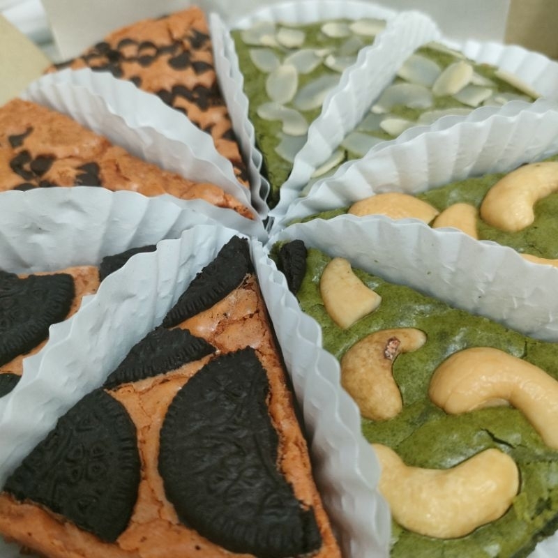 บราวนี่ทูโทน มัทฉะ+ชาไทย💚🧡 ขนาด 1 ปอนด์ หวานน้อย อบใหม่ตามออเดอร์