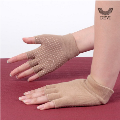 Devi Yoga gloves ถุงมือ Fingerless Functional Silicone Anti-Slip สีเบจ,ดํา,ม่วง,เทา