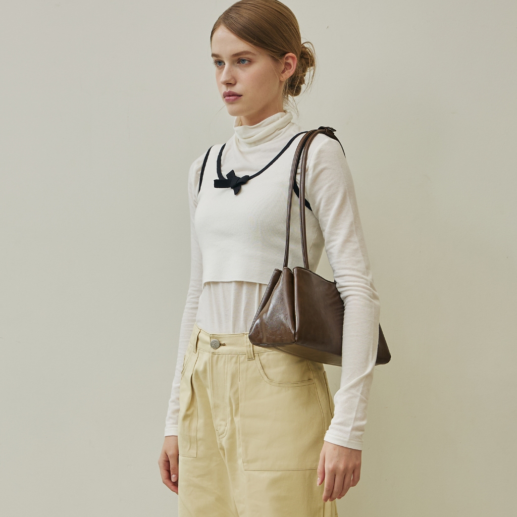 [Donki] D1092 กระเป๋าสะพายคอนราด