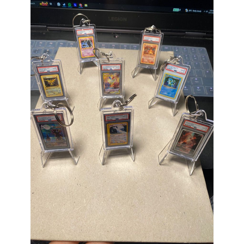Pokemon KEYCHAIN ทําด้วยมือ umbreon,lugia,charmander,zados, blastoise,charizard,mewtwo, psa 10