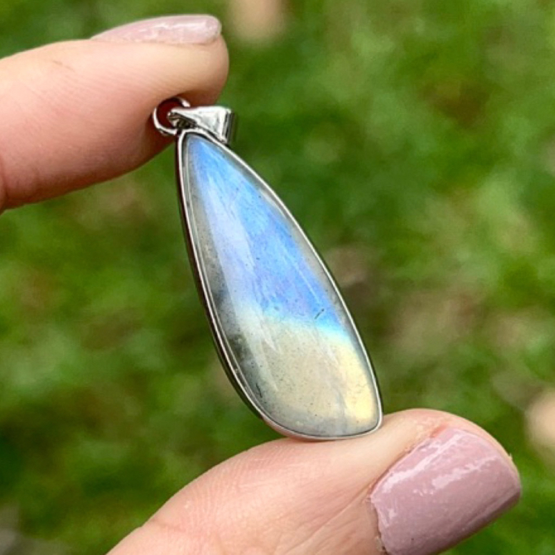 จี้ High-Sheen Ladradorite